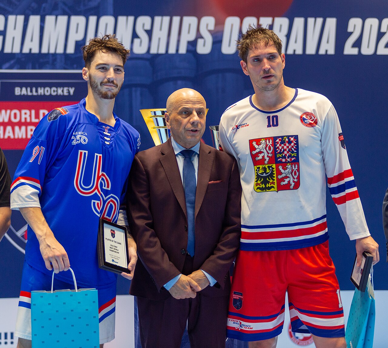 Scheffler Steps Up for Echavarria: Team International Star Backed After Fan Disruption