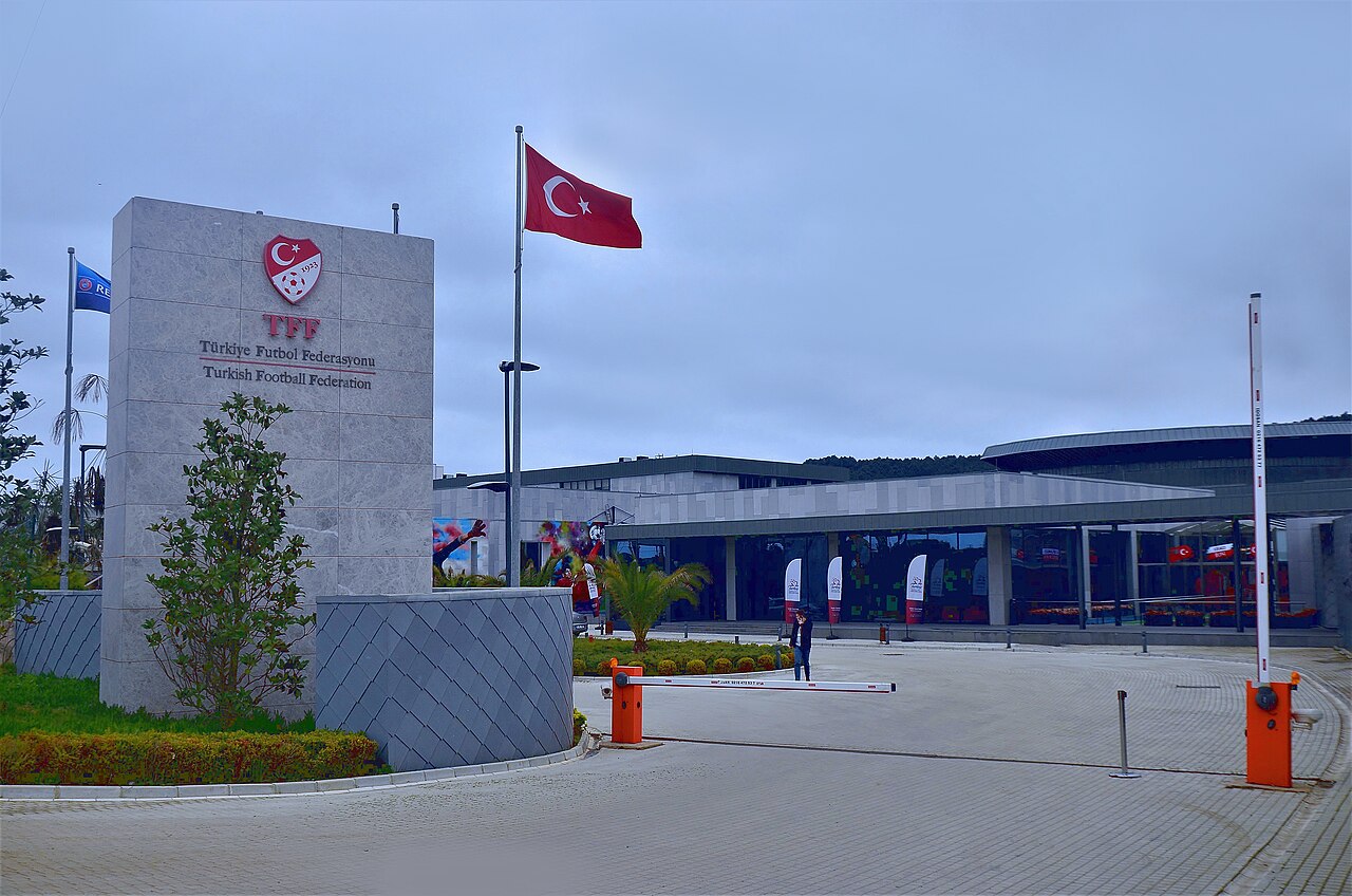 Mallorca Goalkeeper Ivan Cuellar Hospitalized After Dining Room Collapse at Training Facility