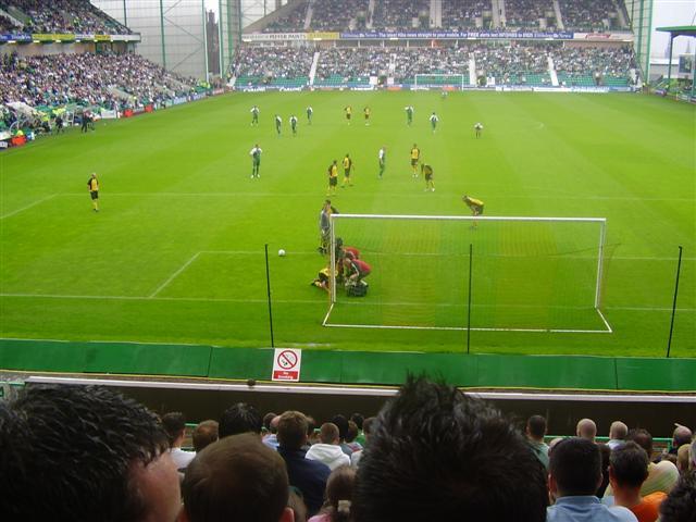 Former Hibs striker McKirdy retires at 29