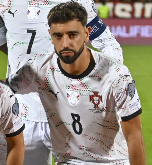 Henry Winter Disagrees With Bruno Fernandes Over Public Criticism of Michael Carrick Following Como Loss